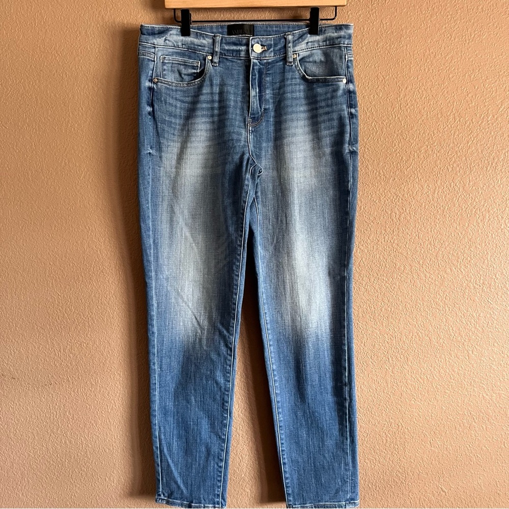 WHBM Mid-Rise Girlfriend Everyday Soft Straight Leg Jeans Size 8L